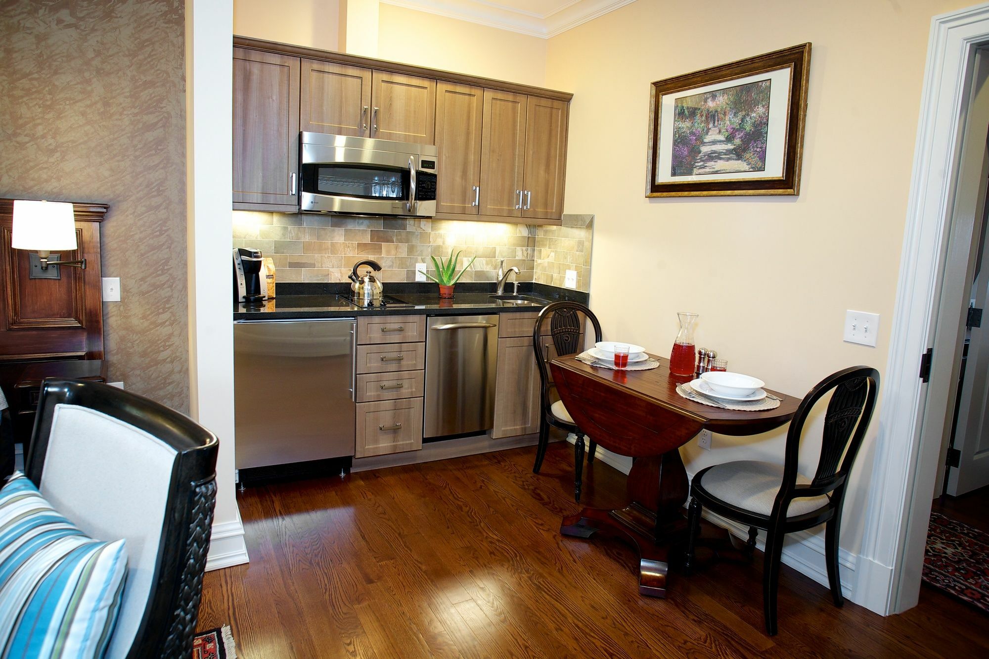 Guest House At Norwalk Inn Экстерьер фото